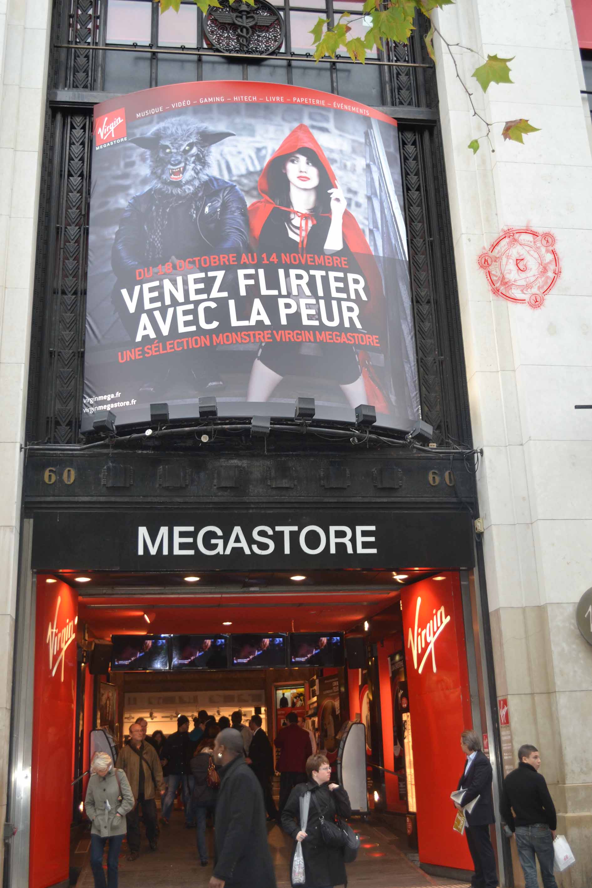 Devanture du Virgin Megastore des Champs Elysées