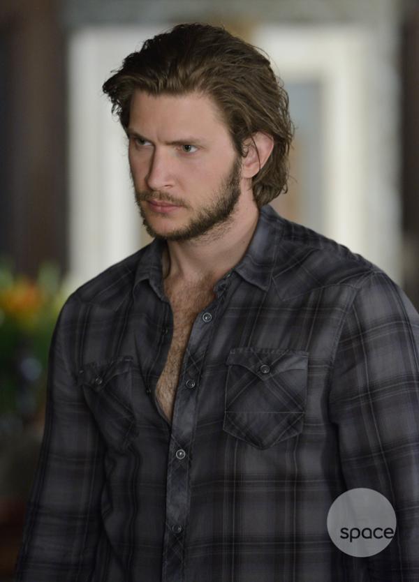 Bitten : Greyston Holt dans le rôle de Clayton Danvers